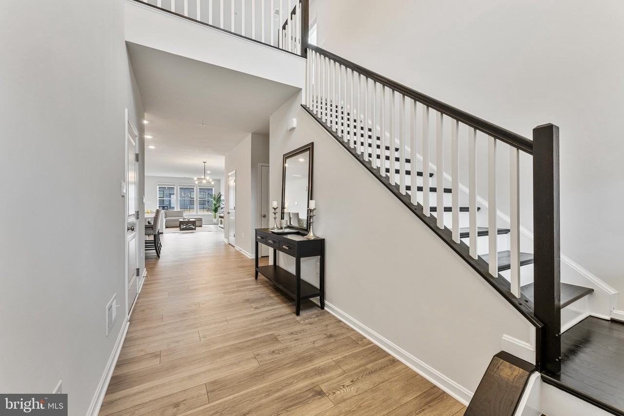 493 Ensemble Way - Photo 4 of 33