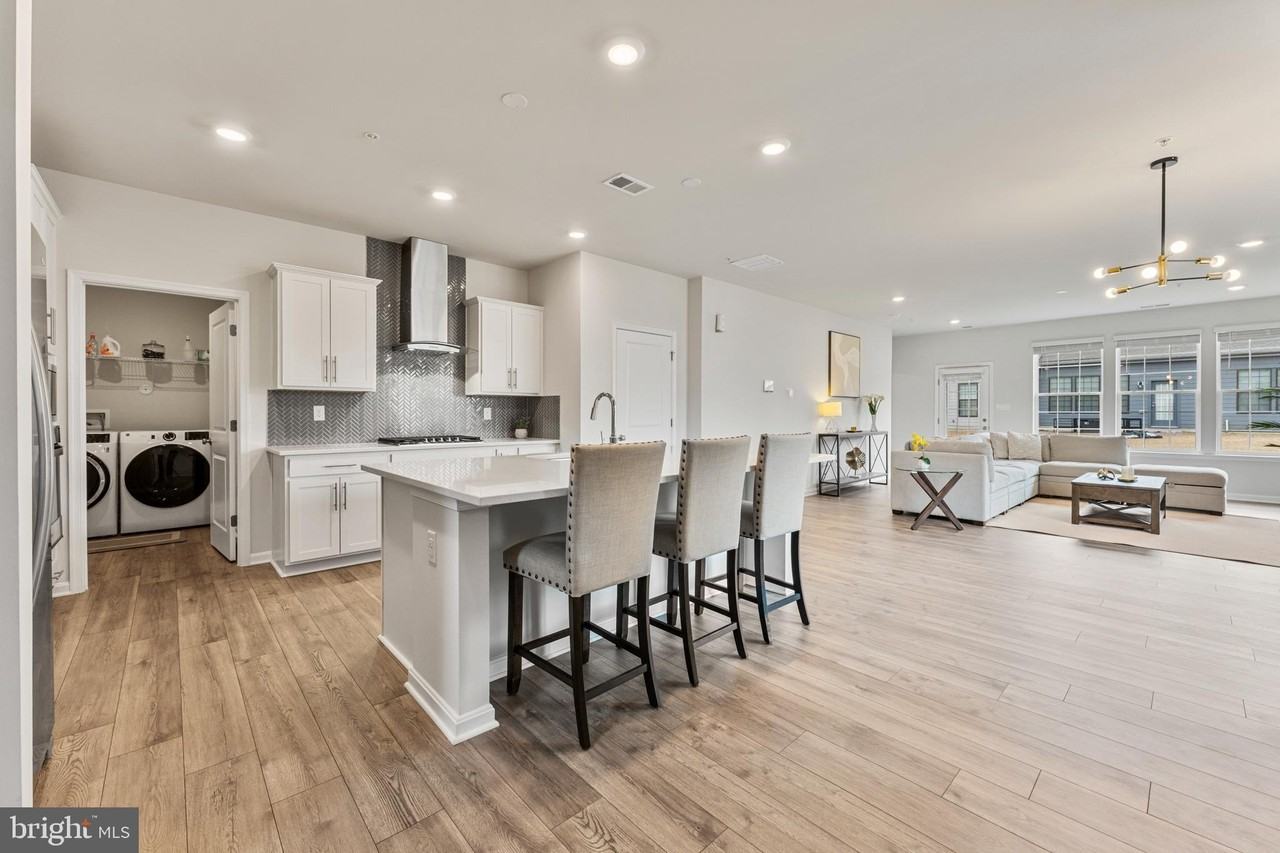 493 Ensemble Way - Photo 5 of 33