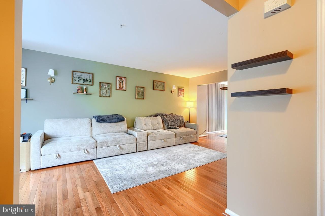 215 Gracecroft Ct - Photo 4 of 45