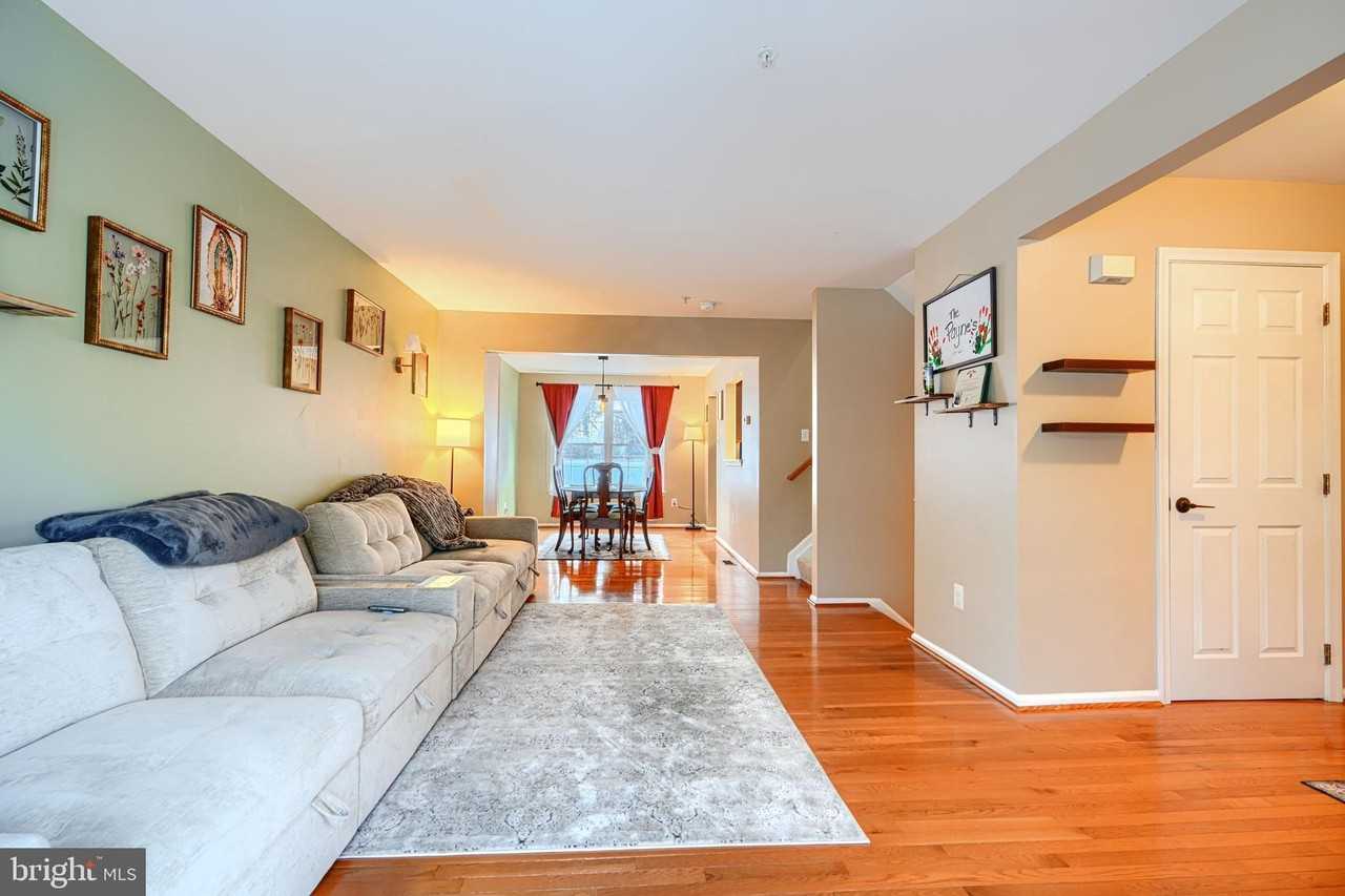 215 Gracecroft Ct - Photo 5 of 45