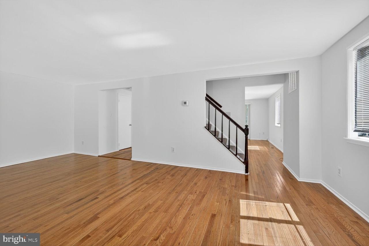 7827 Archbold Ter - Photo 2 of 21