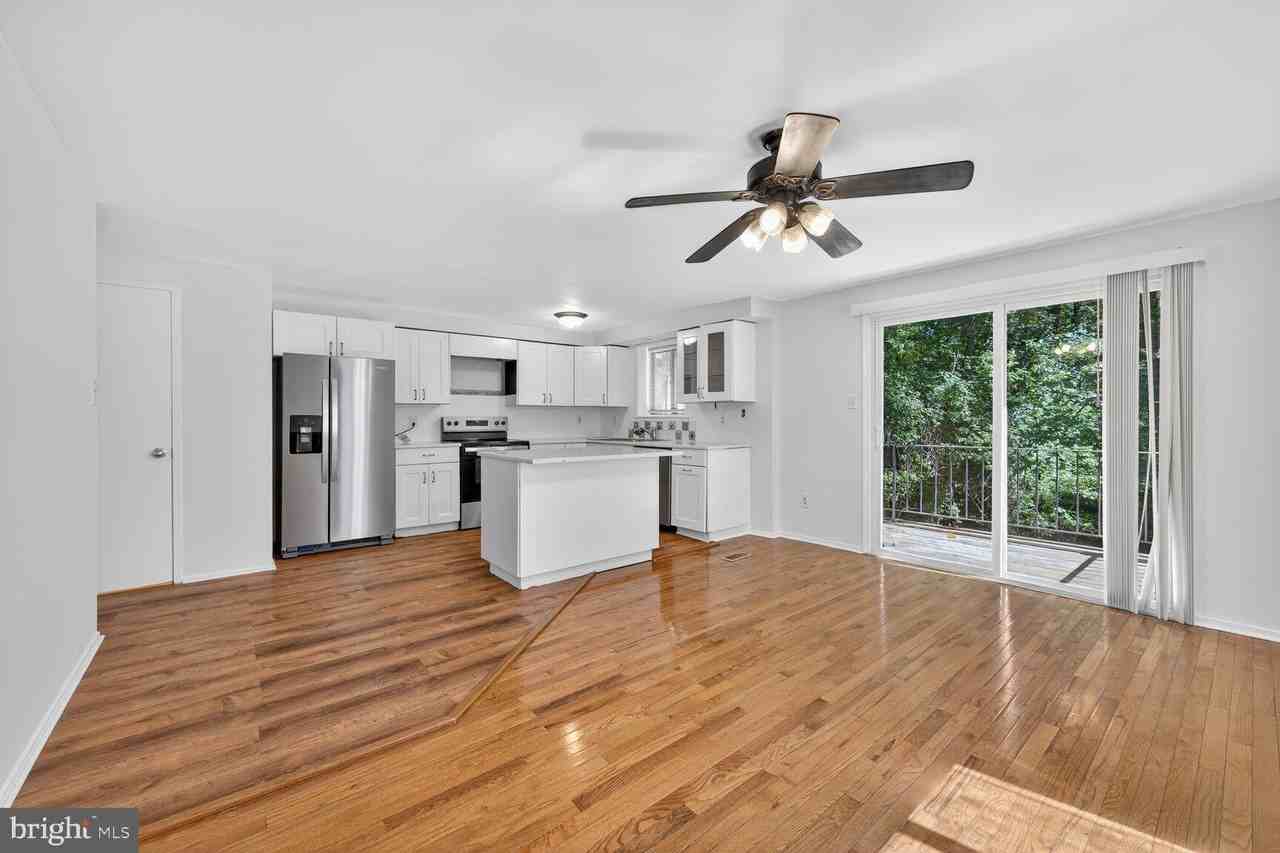 7827 Archbold Ter - Photo 6 of 21