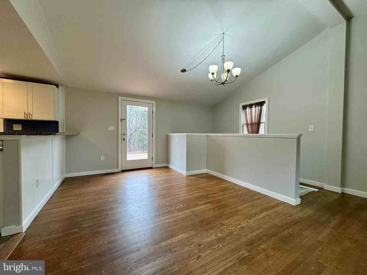 9813 Moyer Rd - Photo 6 of 31