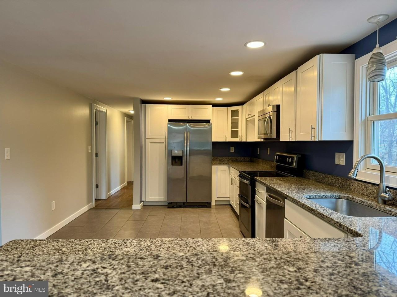 9813 Moyer Rd - Photo 7 of 31