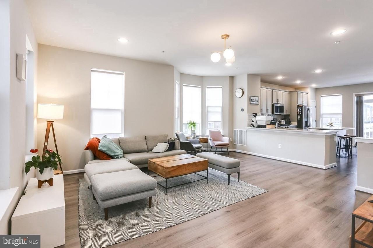 16233 Coolidge Ave - Photo 3 of 16