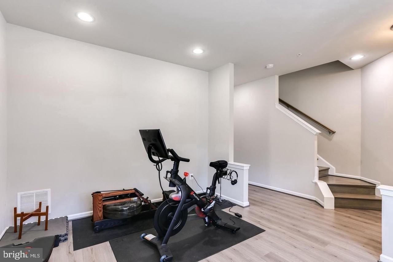 16233 Coolidge Ave - Photo 4 of 16