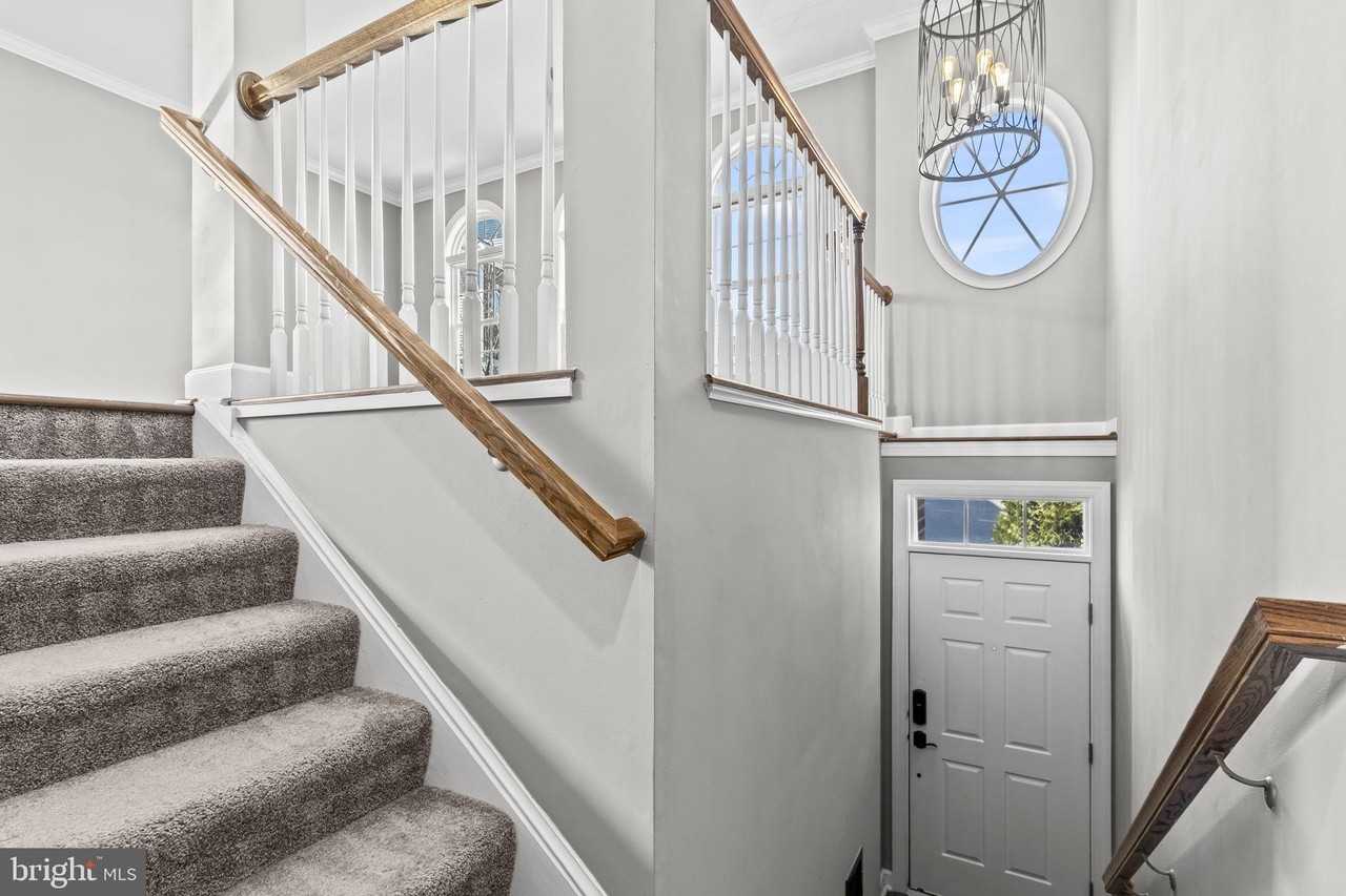 518 Bolin Ter - Photo 4 of 38