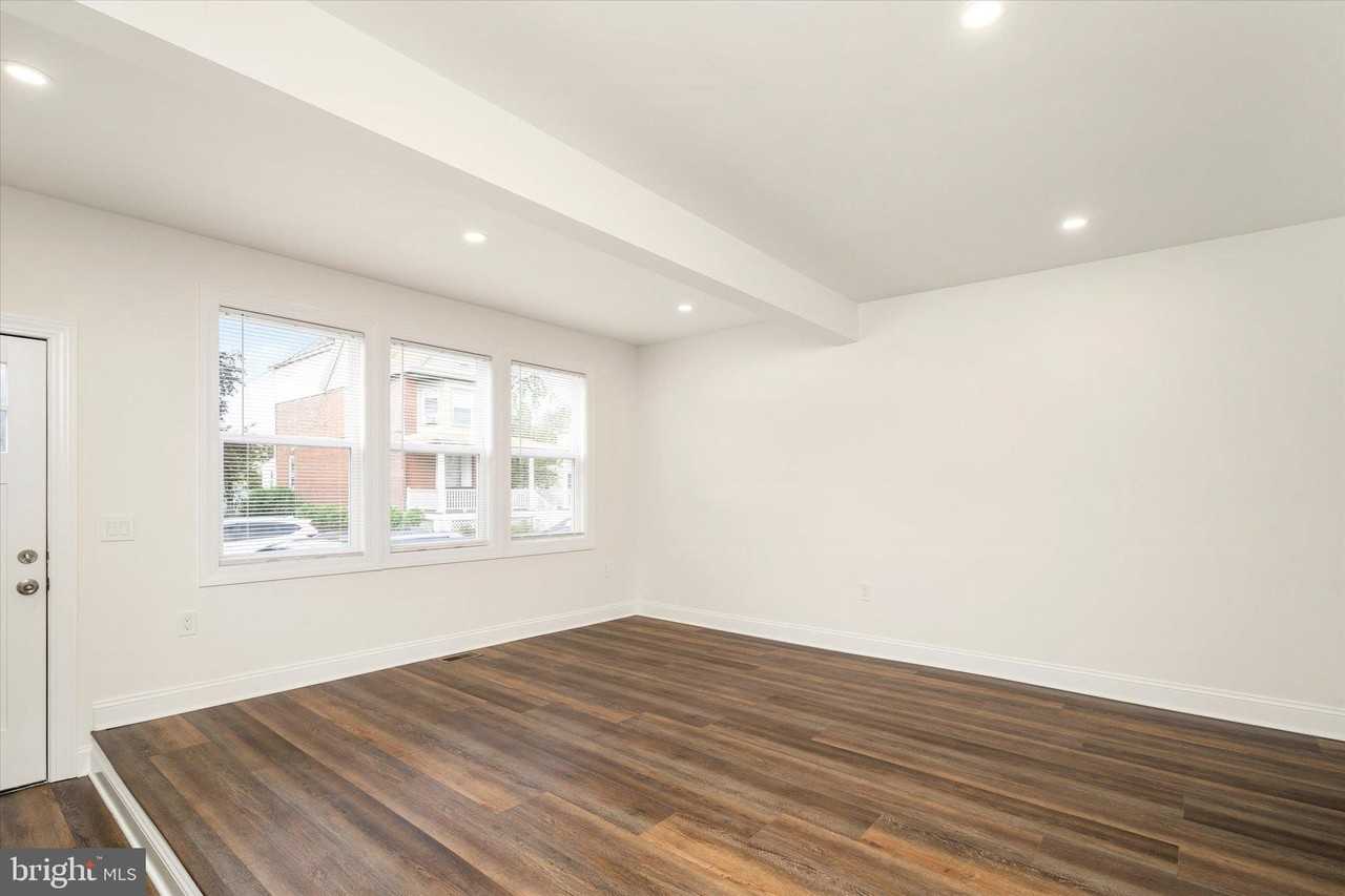 656 Schiller Ave Unit 2 - Photo 3 of 20