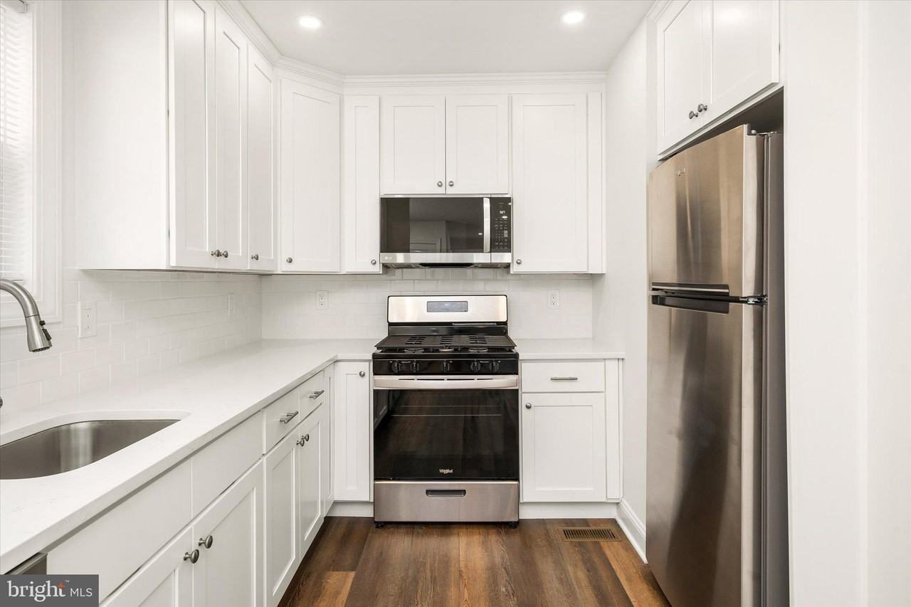 656 Schiller Ave Unit 2 - Photo 7 of 20