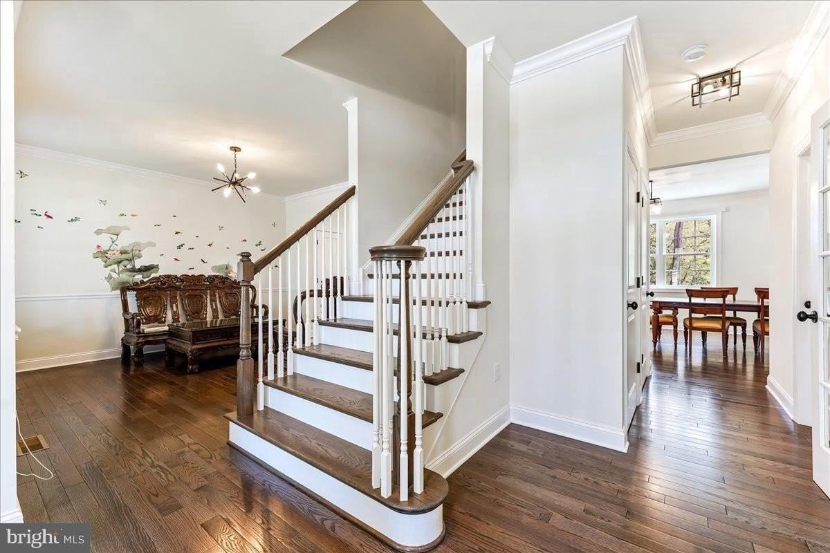 321 N Middletown Rd - Photo 4 of 35