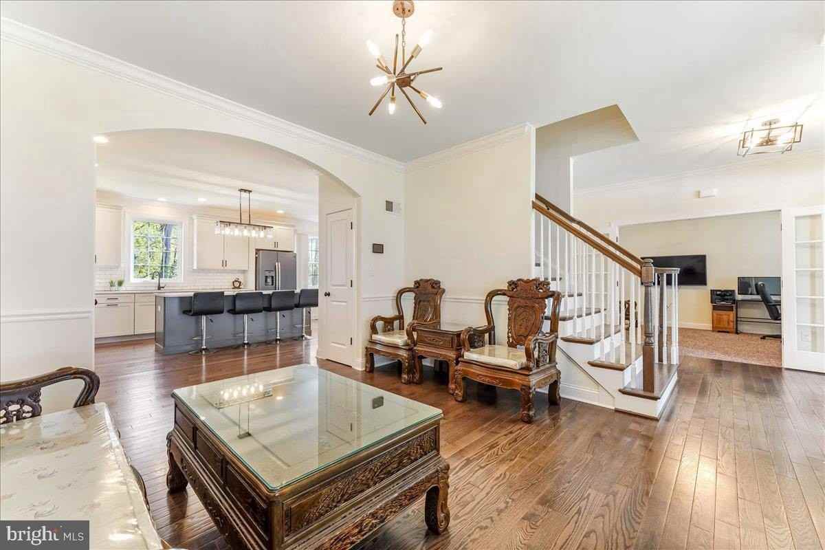 321 N Middletown Rd - Photo 5 of 35