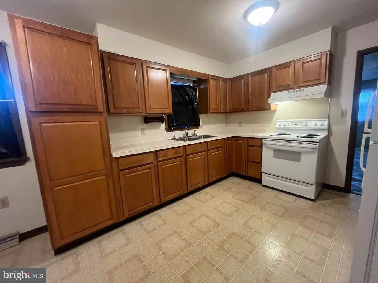 335 Fairmount Ave - Photo 6 of 28