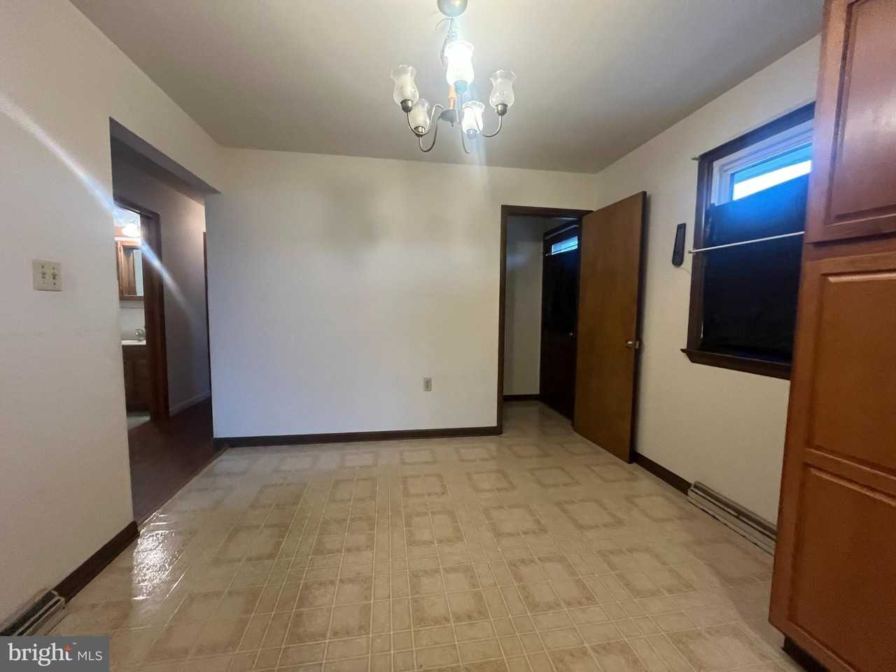 335 Fairmount Ave - Photo 7 of 28