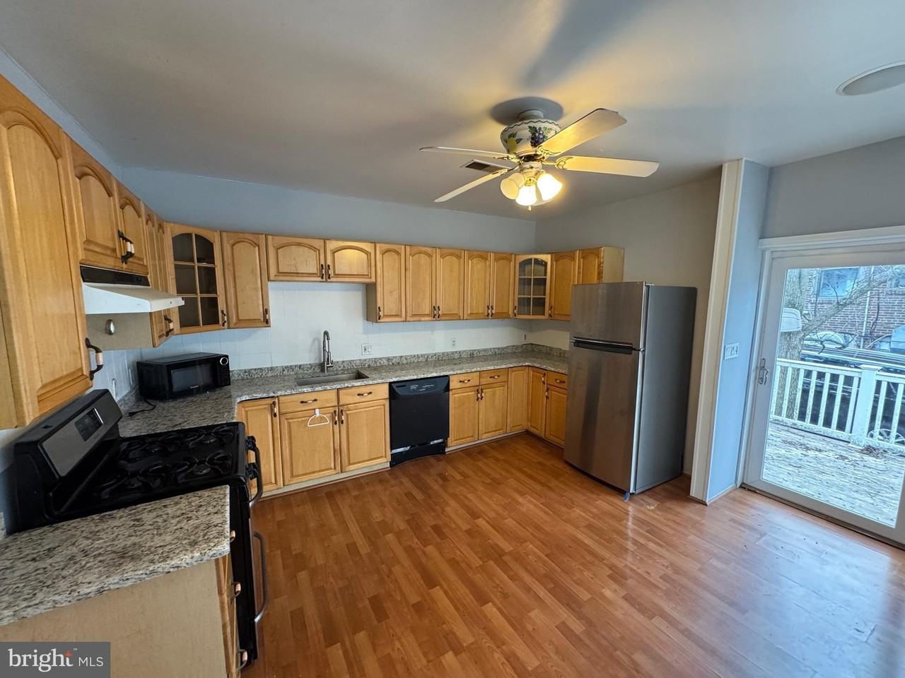 1068 Floyd Ter - Photo 2 of 13