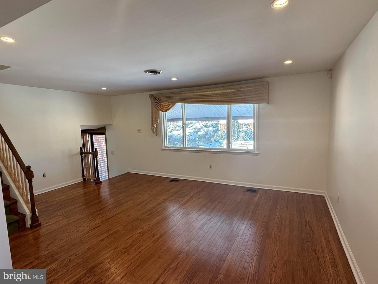 240 Sweetbriar Cir - Photo 2 of 27