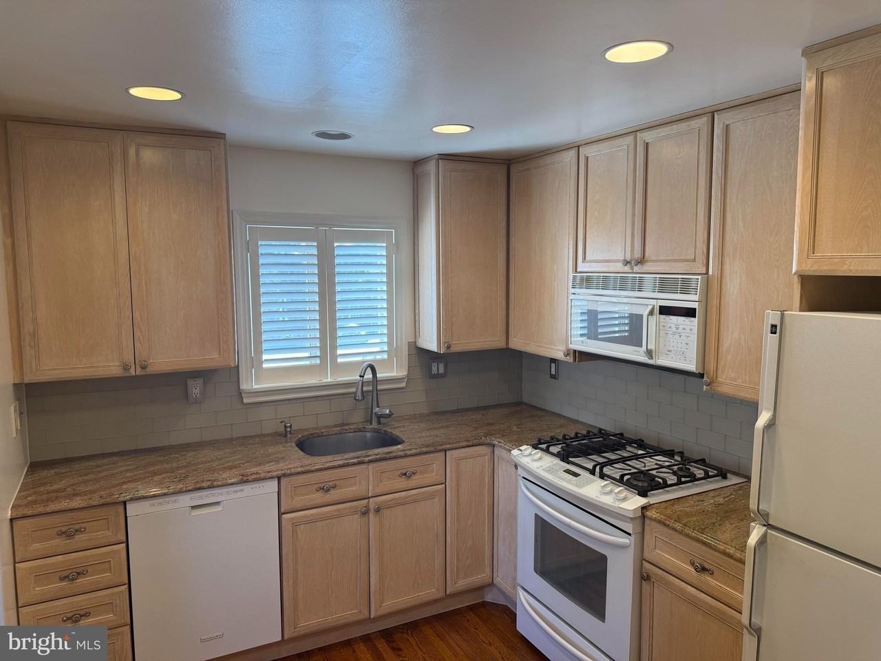 240 Sweetbriar Cir - Photo 6 of 27