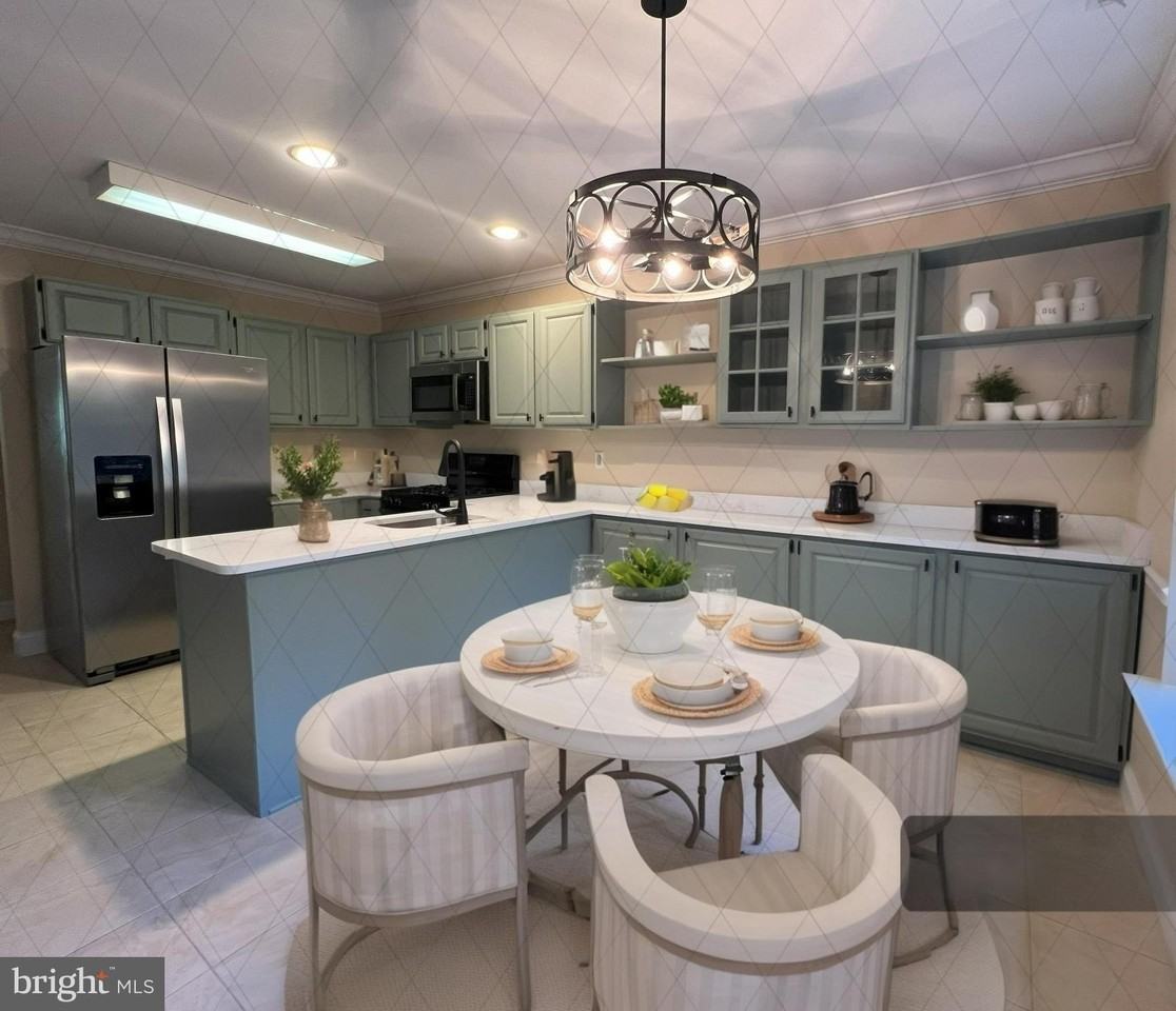 243 Copper Beech Dr - Photo 2 of 15