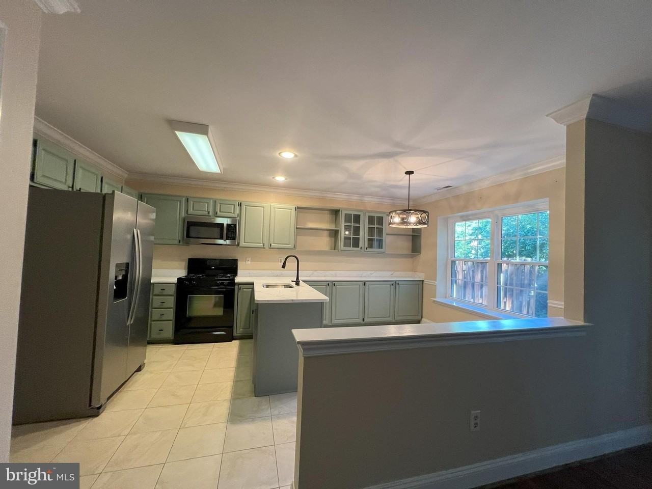 243 Copper Beech Dr - Photo 3 of 15