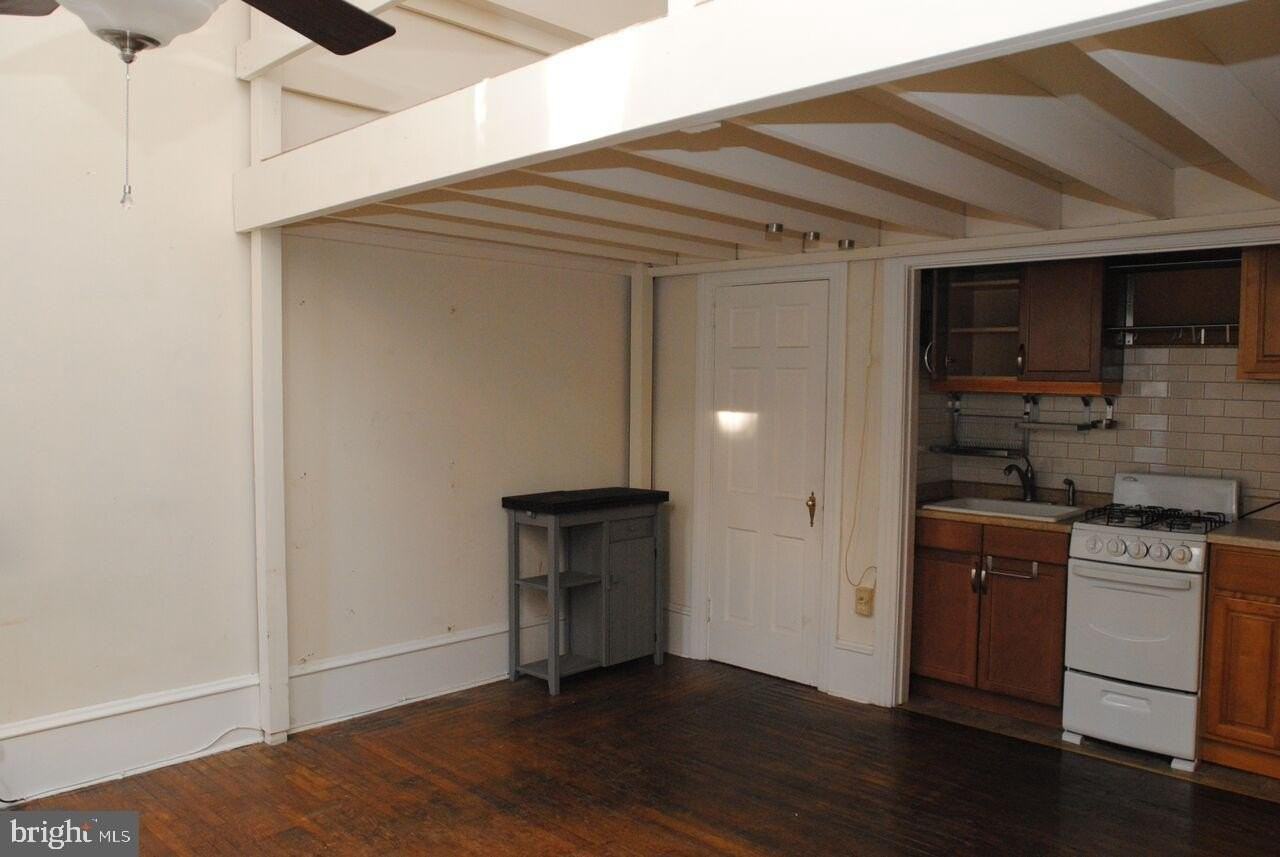 2008 Spruce St Apt 1f #1F - Photo 5 of 15