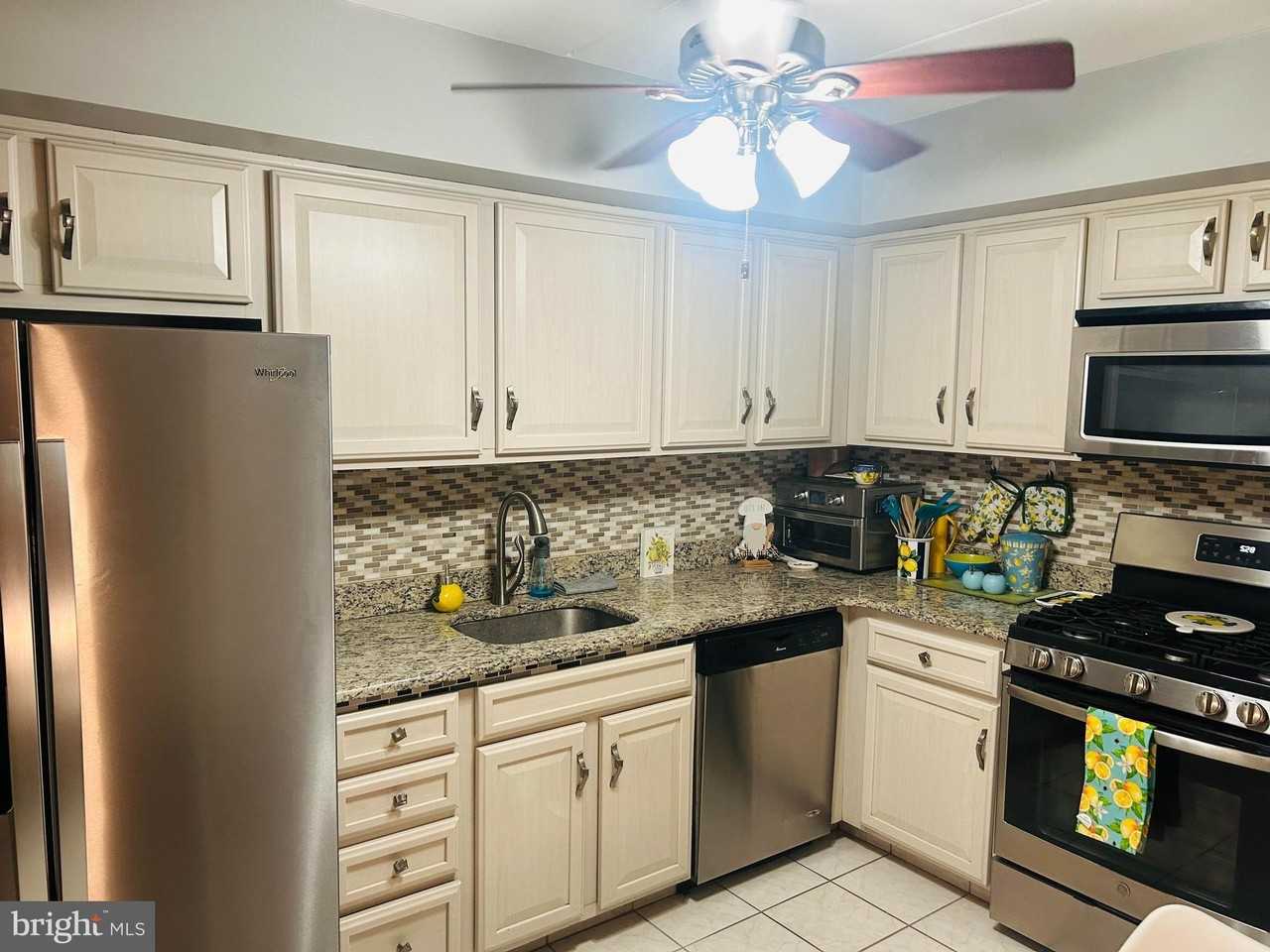 60104-00 Delaire Landing Rd Unit 104 #104 - Photo 5 of 18