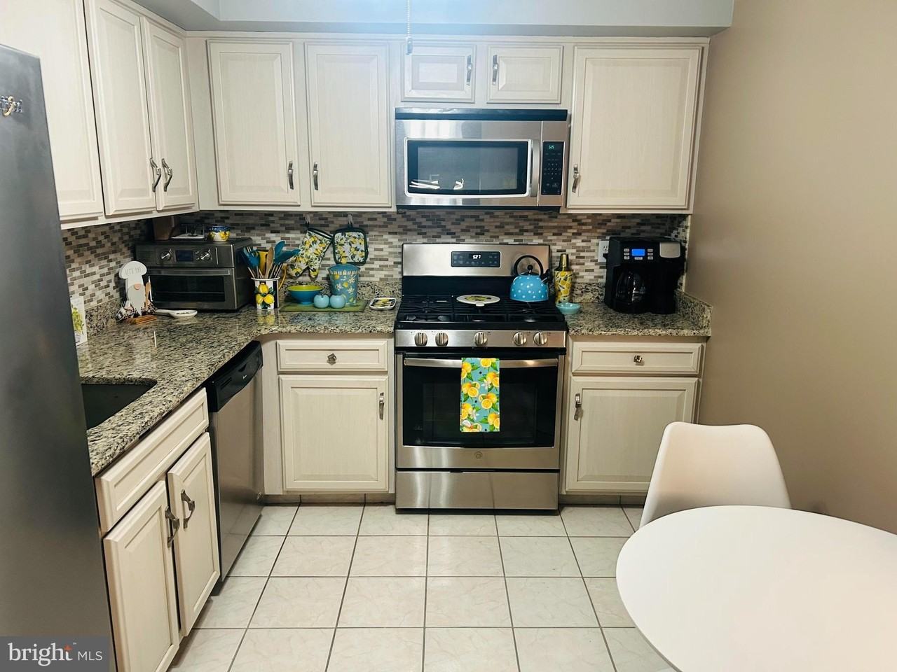 60104-00 Delaire Landing Rd Unit 104 #104 - Photo 6 of 18