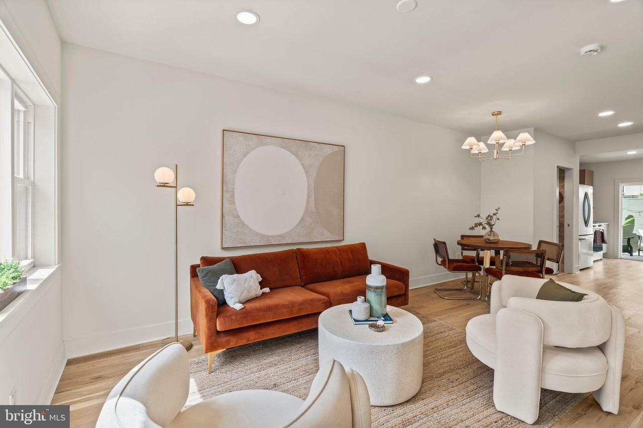 1031 Mercy St - Photo 2 of 34