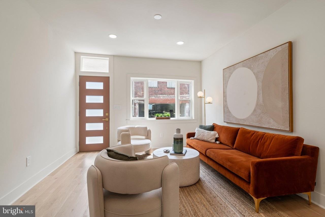 1031 Mercy St - Photo 3 of 34