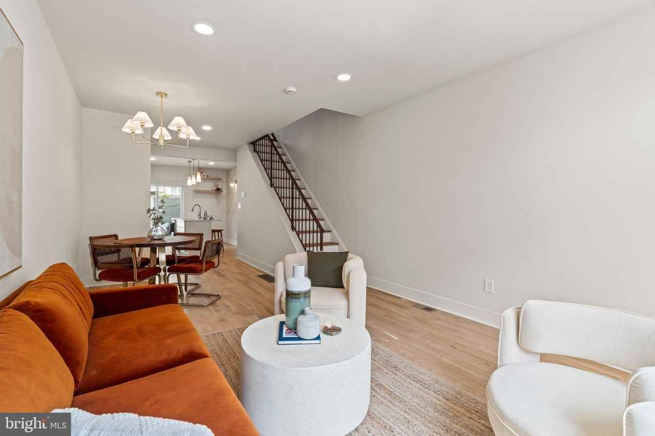 1031 Mercy St - Photo 5 of 34