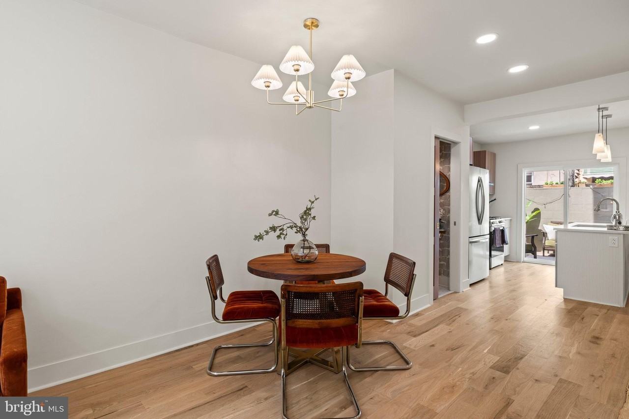 1031 Mercy St - Photo 7 of 34