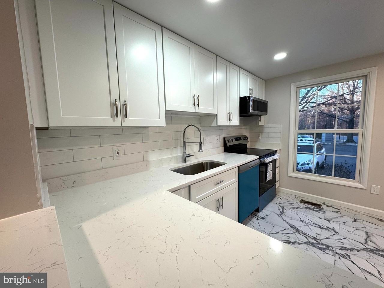 2903 Montauk Ct - Photo 7 of 25