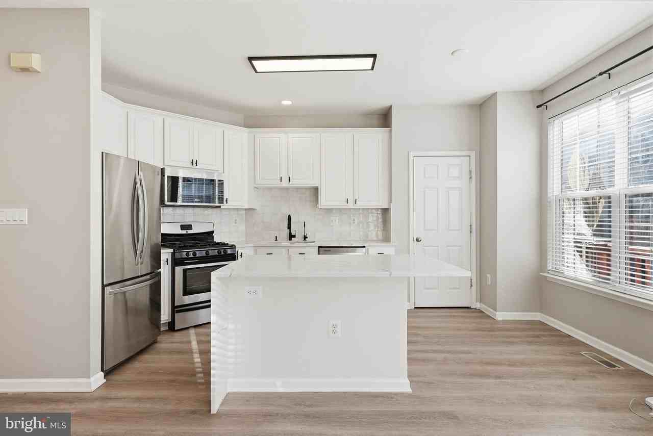 2335 Huntington Station Ct - Photo 3 of 25