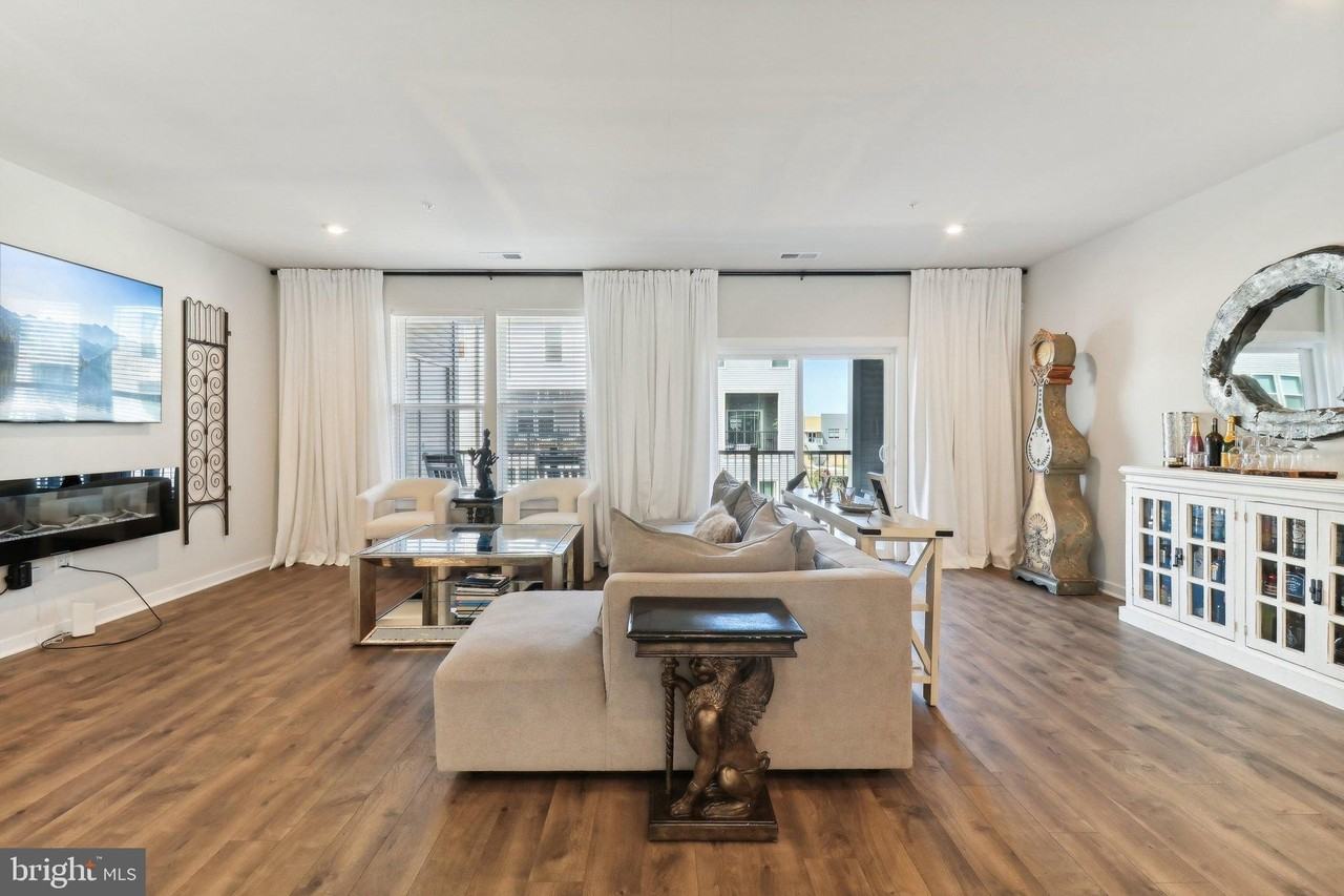 44501 Wolfhound Sq - Photo 6 of 30