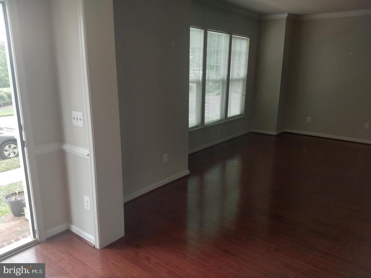 21129 Ashburn Heights Dr - Photo 4 of 25