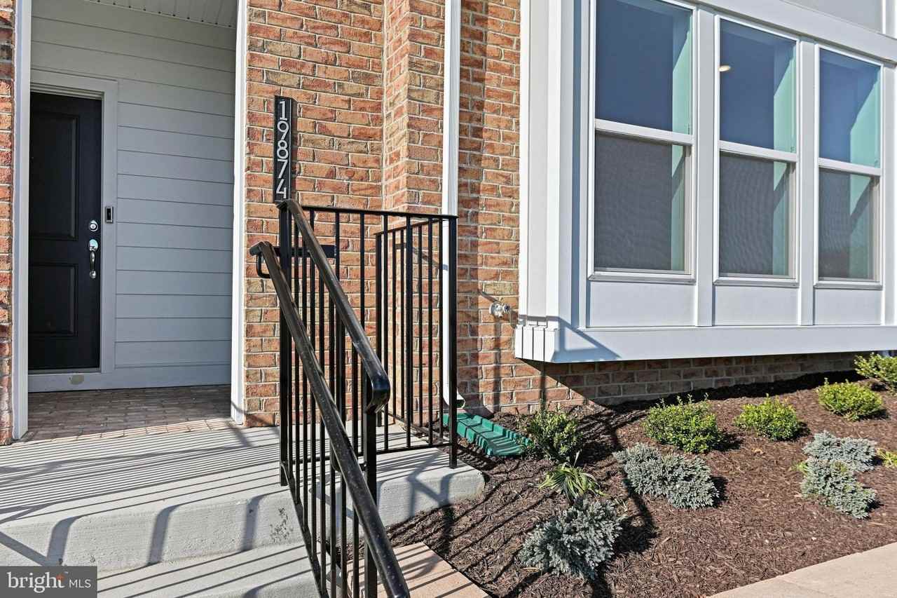 19874 Yellow Daisy Ter - Photo 2 of 40