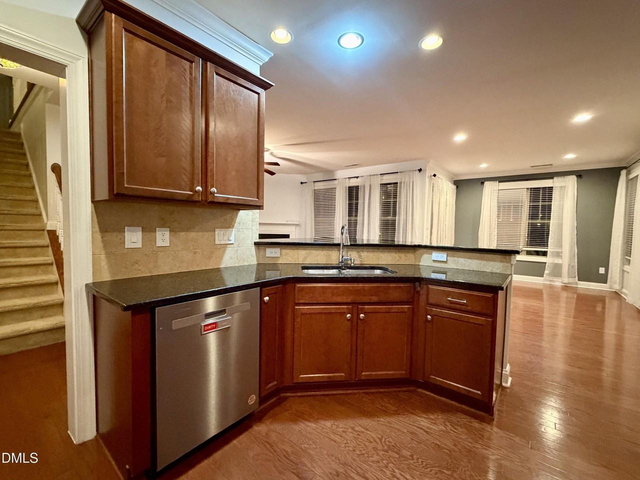 3914 Wedonia Dr - Photo 7 of 42