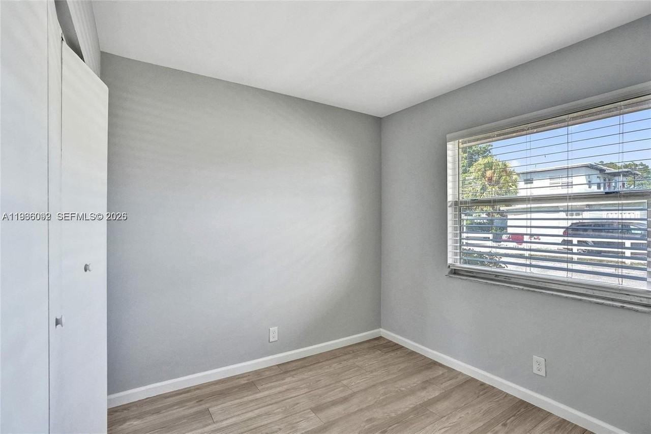 1200 W 31st St #B - Photo 2 of 20