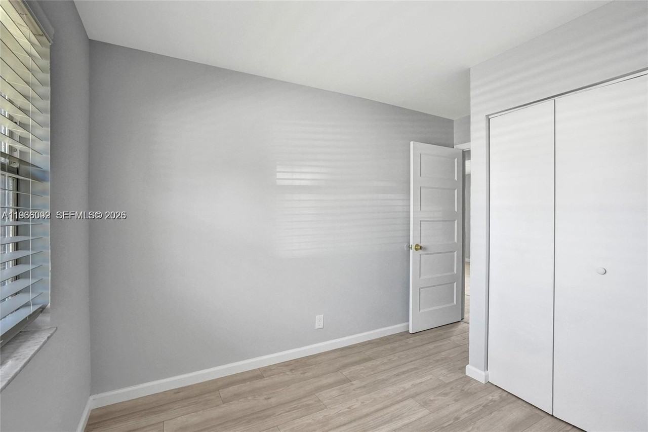 1200 W 31st St #B - Photo 4 of 20