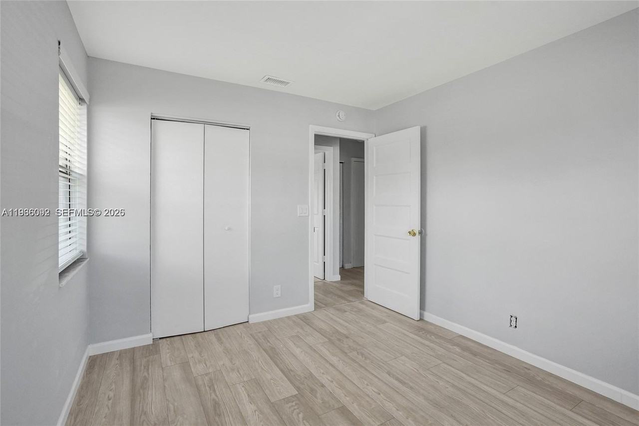 1200 W 31st St #B - Photo 6 of 20