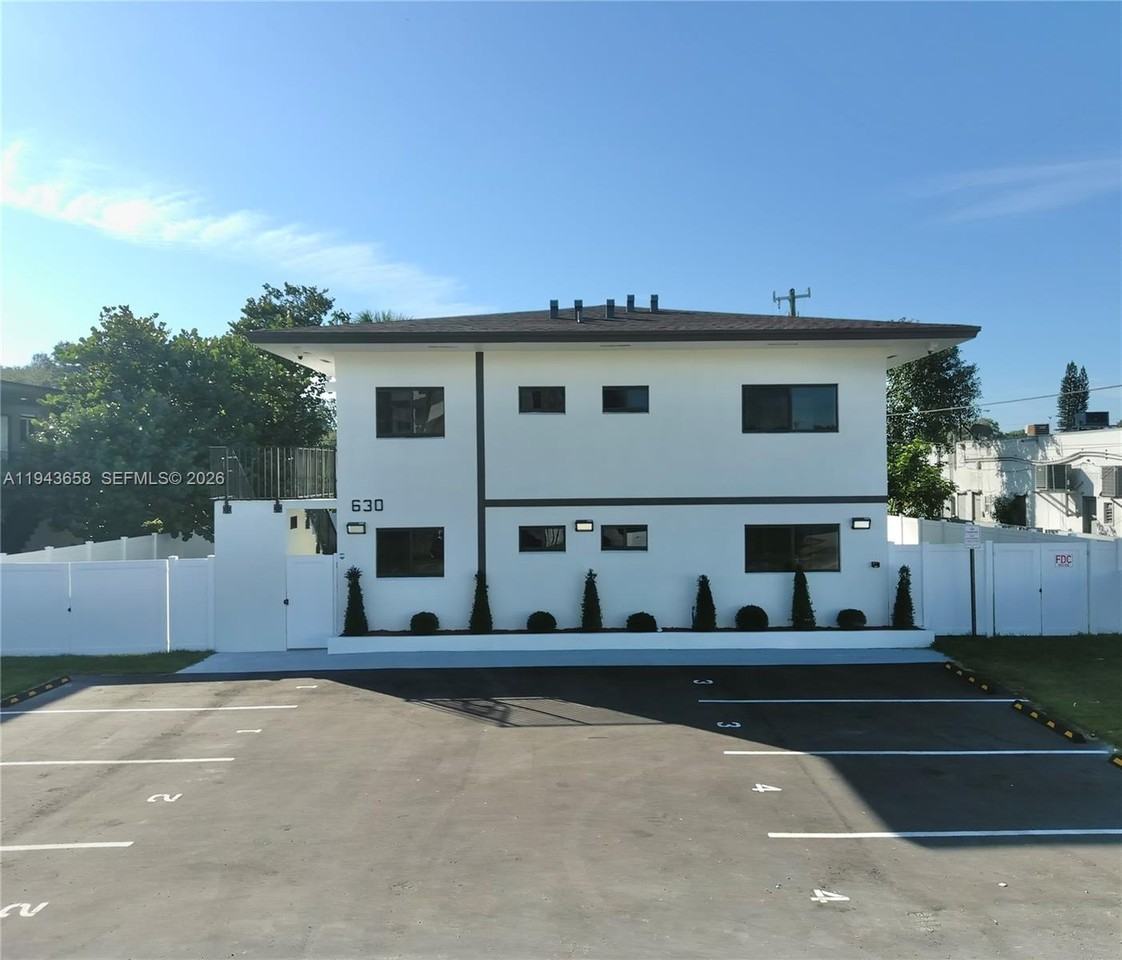 630 Ne 166th St #2