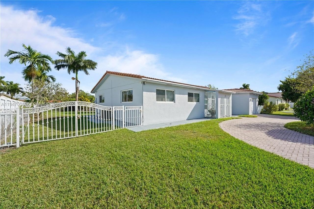 331 Sw 123rd Ave - Photo 2 of 6