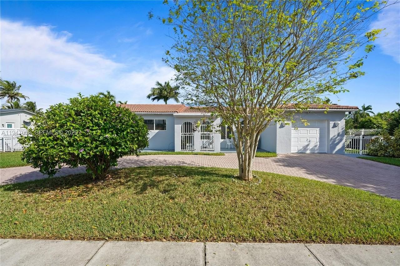 331 Sw 123rd Ave - Photo 3 of 6