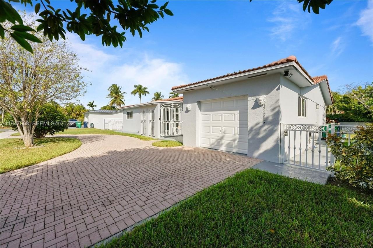 331 Sw 123rd Ave - Photo 4 of 6