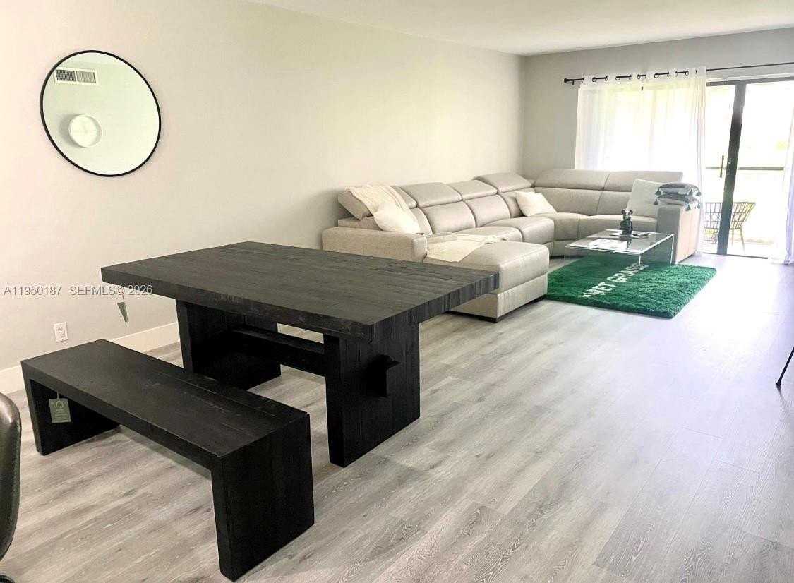 432 Lakeview Dr #103 - Photo 2 of 4