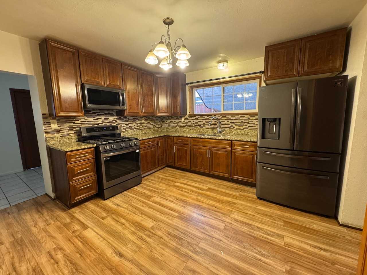 2934 Glenarm Pl - Photo 6 of 15