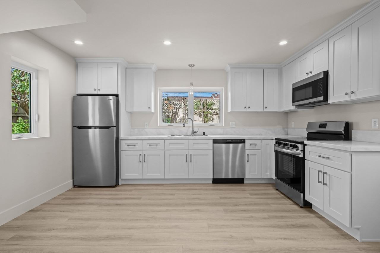 1507 Edris Dr - Photo 3 of 21