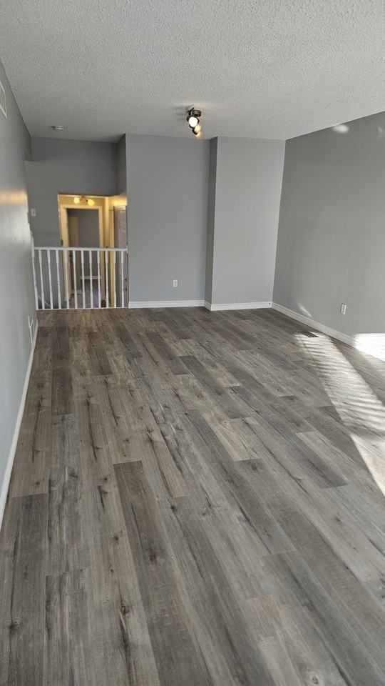 142 Guildwood Dr - Photo 3 of 11