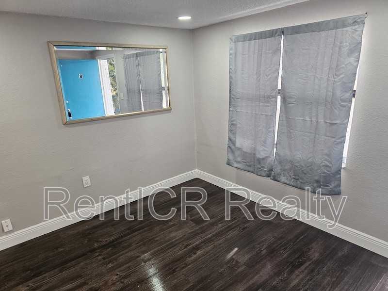 2989 Willow Ave - Photo 2 of 9