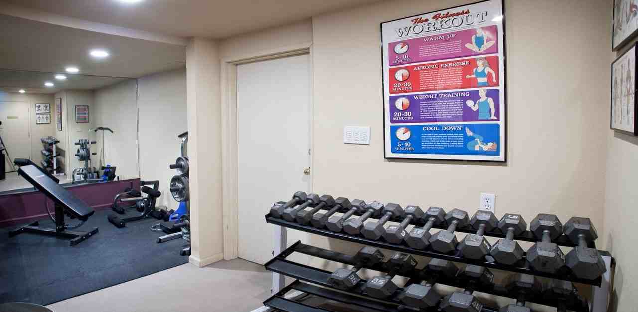 One Month Free Rent with a 12 - Photo 7 of 17