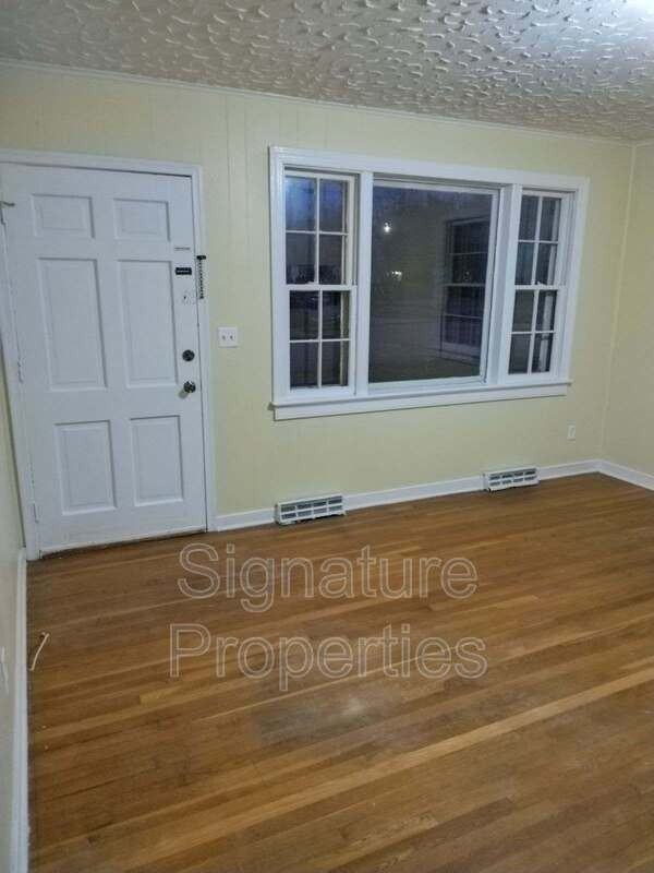 1206 Tabb Ave - Photo 2 of 9