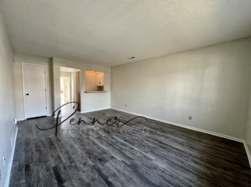 105 Sw 20th St #D - Photo 2 of 12